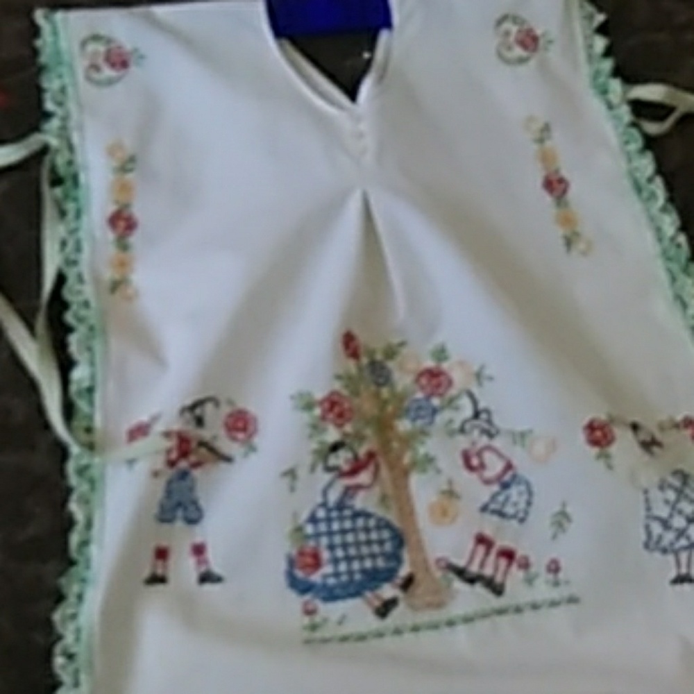 Child's pinafore/ apron